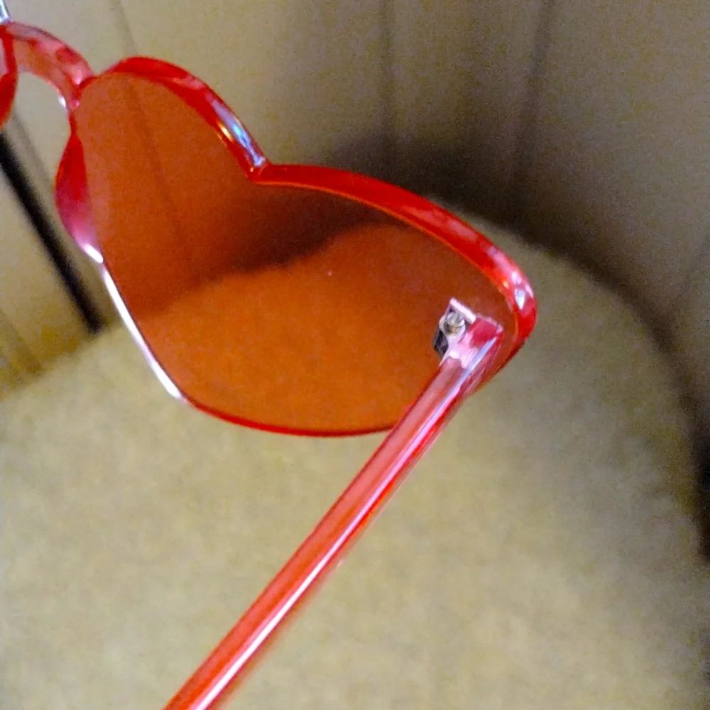 - NWOT- Hot Pink Heart Cat Eye Sunglasses 😎